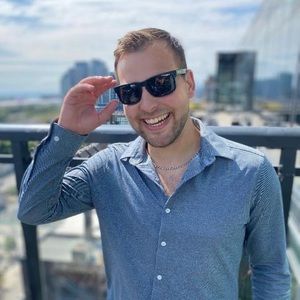 Meet your Posher, Logan